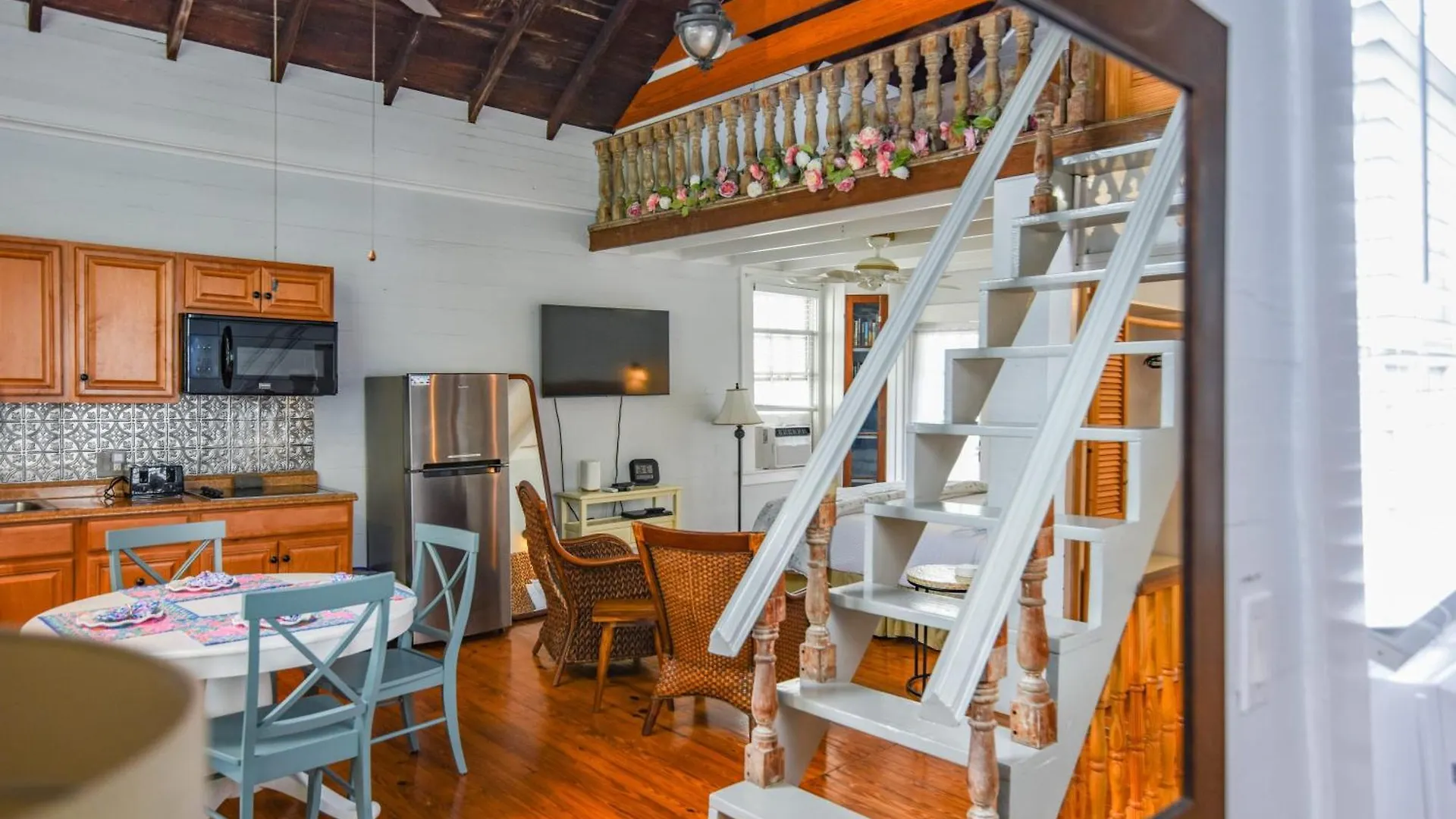 基韋斯特New Coastal Rose - Bright Loft With High Ceilings公寓 公寓 基韋斯特