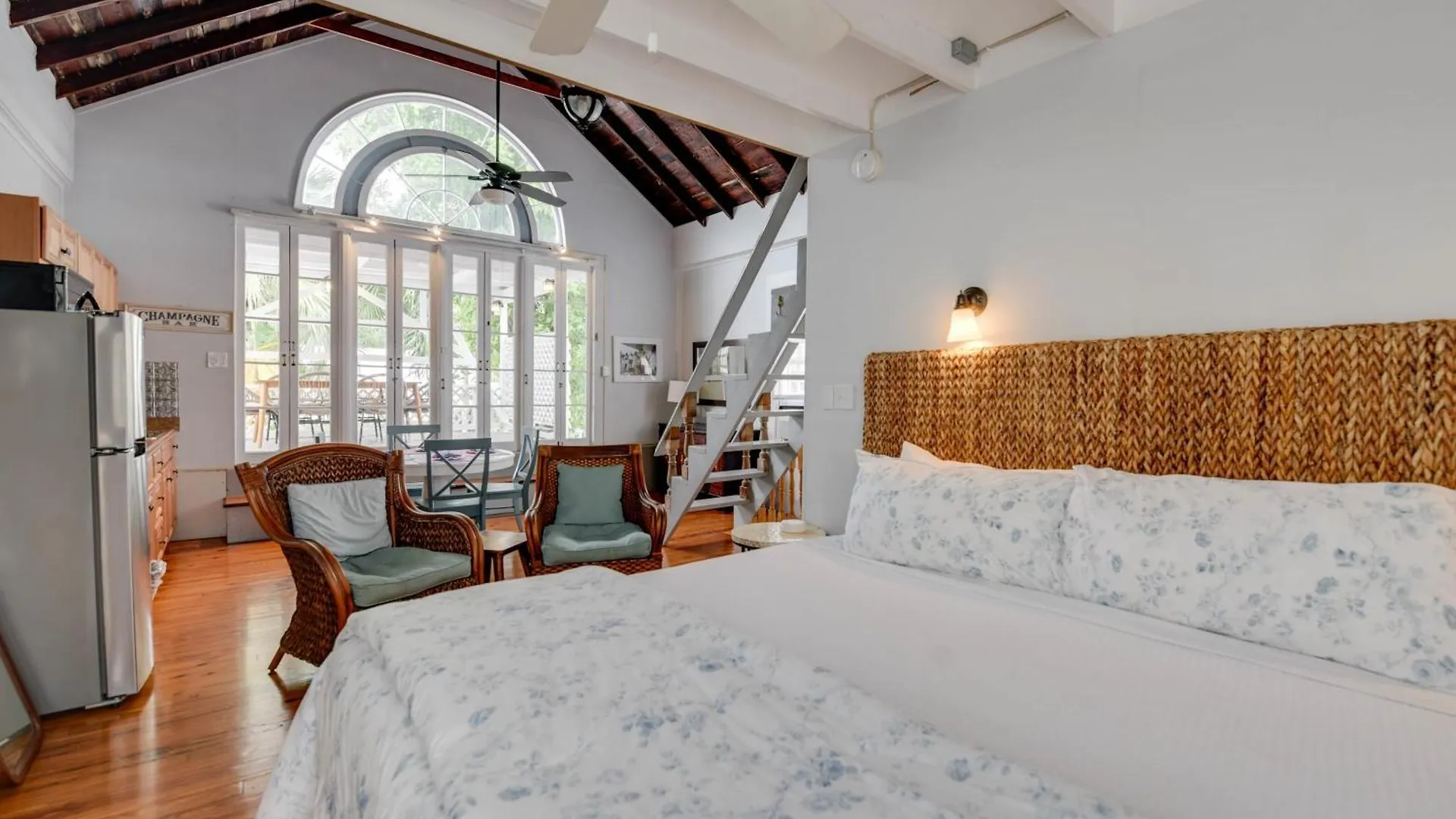 公寓 基韋斯特New Coastal Rose - Bright Loft With High Ceilings公寓
