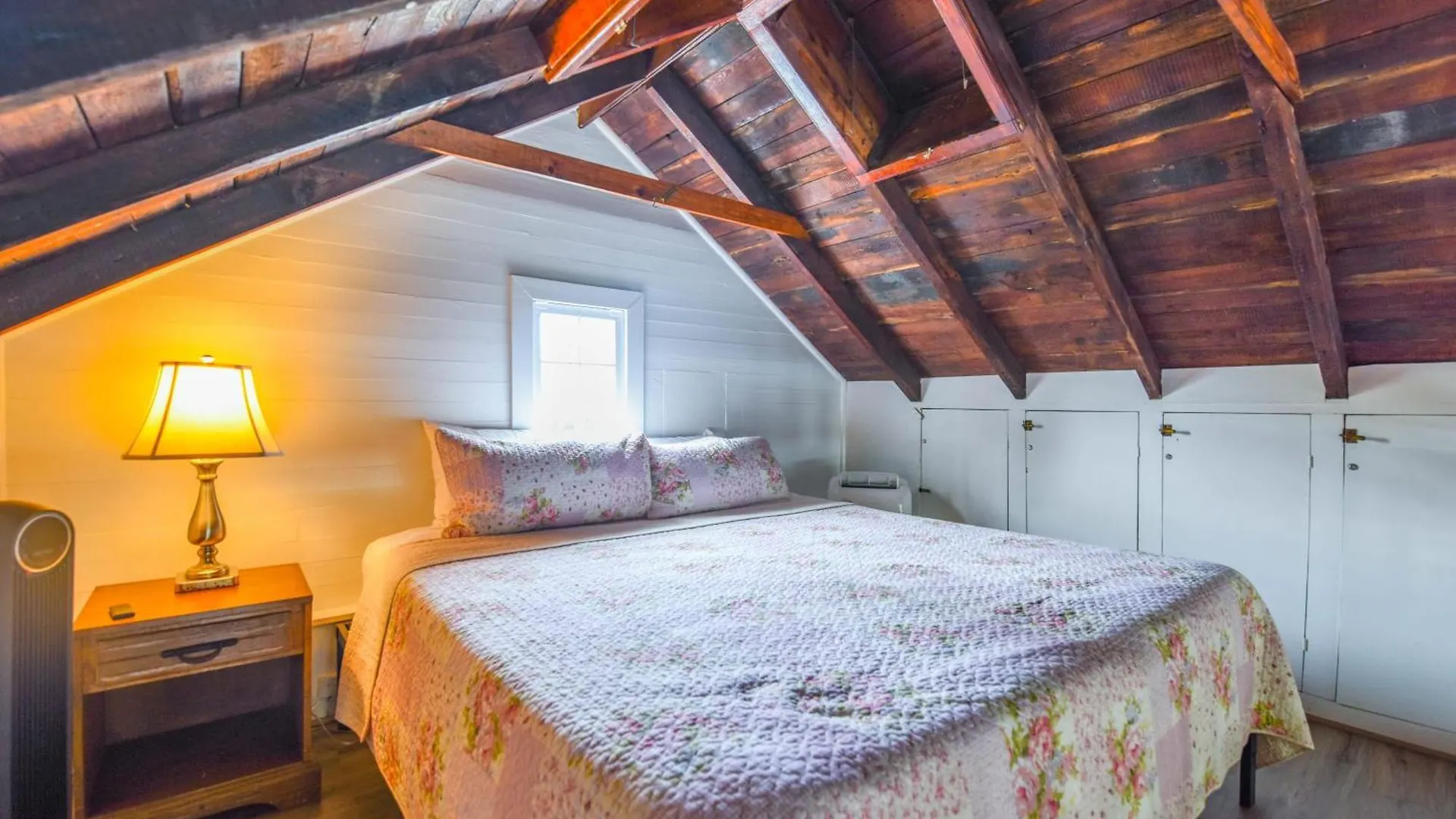 基韋斯特New Coastal Rose - Bright Loft With High Ceilings公寓