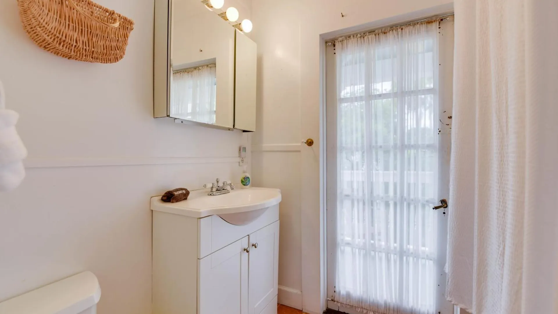 Apartament New Coastal Rose - Bright Loft With High Ceilings Key West