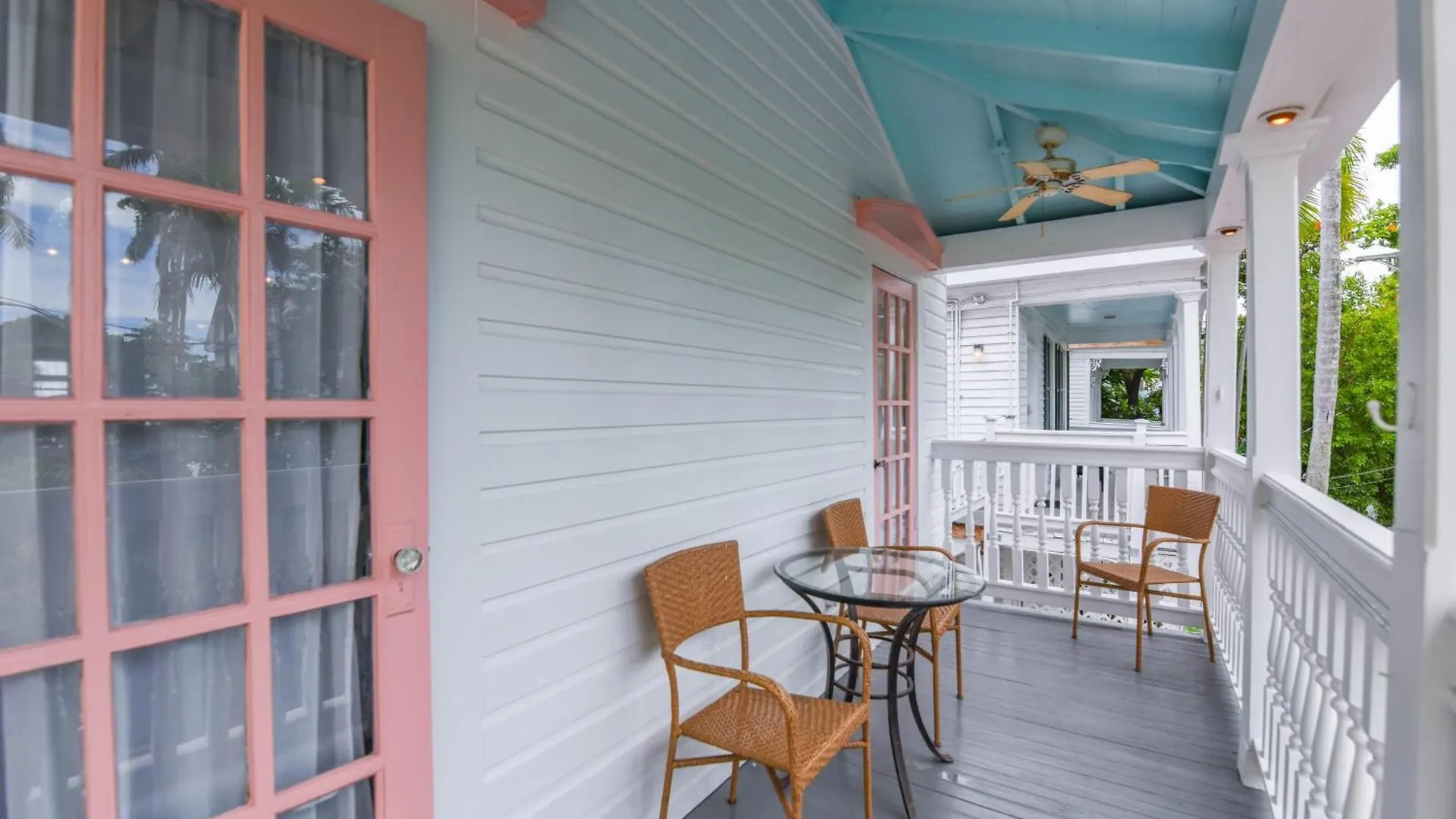 Apartament New Coastal Rose - Bright Loft With High Ceilings Key West 0*,  Stany Zjednoczone Ameryki