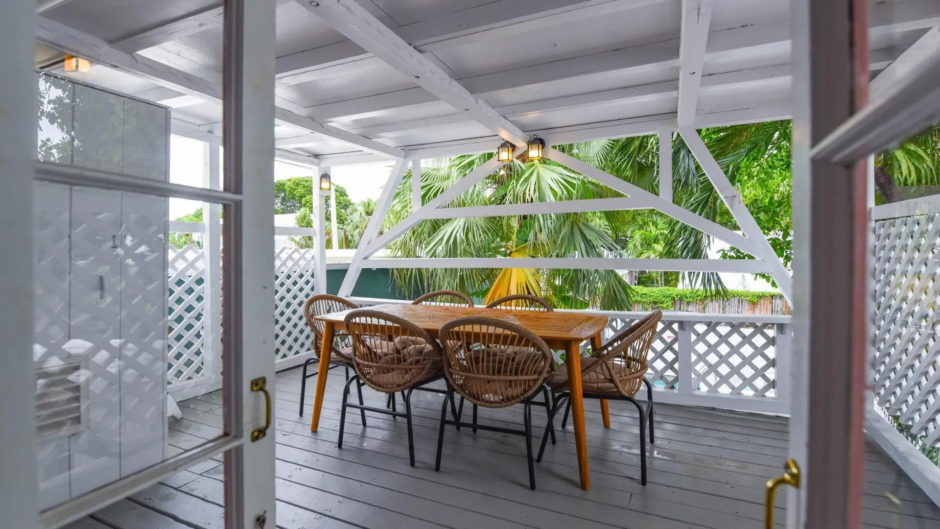 Apartamento New Coastal Rose - Bright Loft With High Ceilings Cayo Hueso